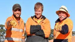 Dua Pria Australia Temukan Dua Nugget Emas Bernilai Miliaran Rupiah