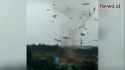 Video Angin Puting Beliung Hantam Rumah dan Kios Milik Warga di Batam