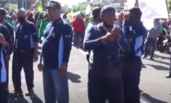 Video Ribuan Buruh di Surabaya Tolak RUU Omnibuslaw
