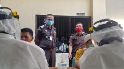 Kejari Padang Pindahkan 61 Tahanan Polisi ke Rutan Anak Air<
