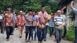 Umat Muslim di Fakfak Ikut Ramaikan Penahbisan Pastor Marten Hombahomba