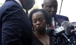 Penembakan Pria Kulit Hitam oleh Polisi AS Picu Kerusuhan, Ibu Korban Minta Semua Tahan Diri