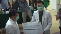 Menkes Serahkan Insentif Rp12,5 Juta per Bulan untuk 489 Dokter Residen di Sulut