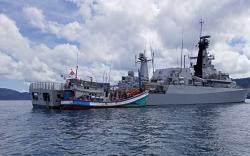 KRI Bung Tomo-357 Tangkap Kapal Berbendera Vietnam di Laut Natuna