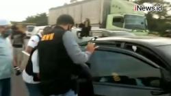 Video Amatir Petugas BNN Tangkap 3 Orang Bawa Sabu 3 Kg di Tol Cikampek