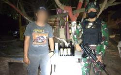Gelar Sweeping, Satgas Pamtas RI-PNG Amankan 5 Botol Minuman Keras