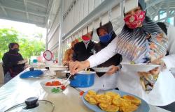 Sediakan 70 Porsi Makan Sehari, Mantan Dosen UAD Buka Warung Gratis