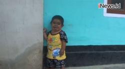 Video Pemuda di Lombok Bertubuh Mungil seperti Balita