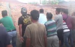 Puluhan Pedagang Pasar di Serdang Robohkan Tembok Penutup Akses Jalan