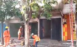 5 Orang Sekeluarga Tewas Terjebak Kebakaran di Toko Elektronik Kranggan Surabaya