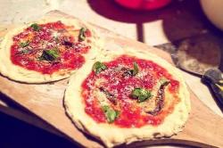 3 Cara Membuat Pizza Homemade ala Restoran, Lembut dan Praktis