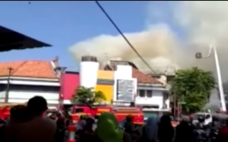 Detik-Detik Toko Elektronik Terbakar di Surabaya, 5 Orang Tewas