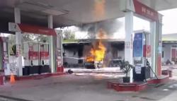 Isi Bahan Bakar Malas Matikan Mesin Kendaraan, Ini Akibatnya