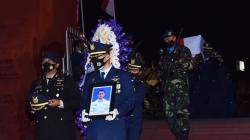 Jenazah Penerbang Tempur Luluk Teguh Prabowo Dimakamkan di TMP Madiun