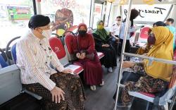 Prioritaskan Pelajar Naik Trans Jateng, Ganjar: Naik Motor Kebut-Kebutan Ketangkap Polisi