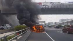 Video Mobil Terbakar di Tol Dalam Kota Kilometer 1.200