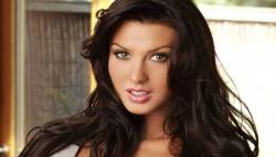 Model Seksi Ini Tak Tertarik dengan Paras Cristiano Ronaldo