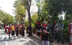 Bupati Gianyar Ikut Mengawal Paket Na-Di ke KPU Karangasem