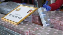 Penampakan Uang Puluhan Miliar Hasil Penipuan Pembelian Ventilator Covid-19