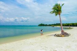 5 Tempat Wisata di Batam Tereksotis, Keindahan Pantainya Tidak Kalah dengan Bali
