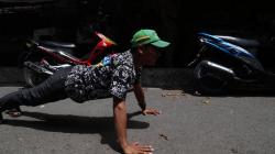 Tak Pakai Masker, Pelanggar Dihukum Push Up dan KTP Disita