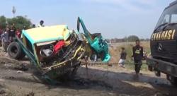 Truk Ditabrak KA Kahuripan di Nganjuk akibat Terobos Perlintasan, Sopir Tewas