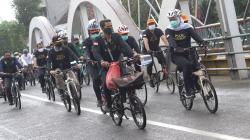 Gubernur Khofifah Gowes Bareng Penyintas Covid-19