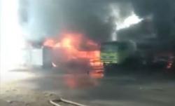 Video 7 Truk Tangki BBM Terbakar di Surabaya