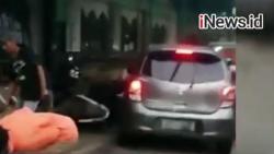 Video Pengemudi Mobil Tabrak 3 Pejalan Kaki dan 4 Motor di Tanah Abang