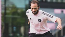 Ini Alasan Gonzalo Higuain Ingin Pensiun di Akhir Musim, Jose Mourinho Beri Komentar Sinis