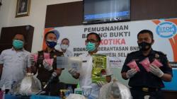 BNNP Sulsel Bongkar Pabrik Gelap Pembuatan Tembakau Sintetis