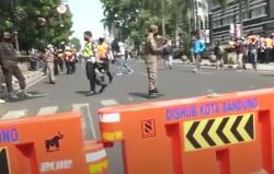 Video Pemerintah Kota Bandung Terapkan Sistem Buka Tutup Cegah Covid-19<