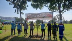 Pantau Prokes di Pertamina EP 2, Kapolda Sumsel Bagikan 200 Sembako ke Warga<