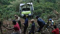 Kecelakaan di Cihurip Garut, Truk Boks Masuk ke Jurang