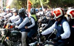 Ridwan Kamil Cairkan Bansos Tahap 4 dengan Touring Motor di Cirebon