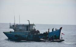 Video KRI Usman Harun-359 Tangkap 2 Kapal Vietnam di Natuna Utara