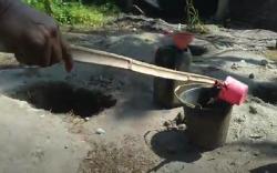 Curiga Muncul Bau Menyengat, Warga Karangasem Gali Tanah dan Temukan Sumber Minyak