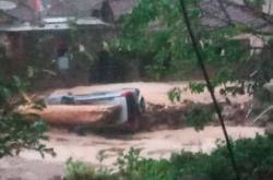 Banjir Bandang di Cibuntu Sukabumi Dipicu Hujan Deras, Rumah dan Mobil Hanyut