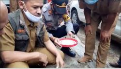 Geger, Warga Cianjur Dapat Bantuan Beras Campur Plastik