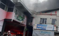 Tangisan Pedagang Pasar Wage Purwokerto Melihat Kiosnya Habis Terbakar