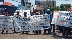 Di-PHK Sepihak, Ratusan Buruh di Pekalongan Demo PT Pajitex
