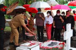 HUT ke-56 Sulut, Olly-Steven Ziarah ke Makam Mantan Gubernur-Wagub
