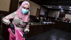 Jalani Sidang Perdana, Jaksa Pinangki Pakai Kerudung Pink