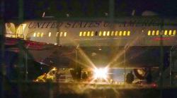Air Force Two Tabrak Burung, Wapres AS Mike Pence Pulang ke Washington Pakai Pesawat Kargo