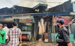 807 Kios Terbakar di Pasar Cempaka Putih, Kerugian Ditaksir Rp9 Miliar