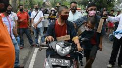 Rekonstruksi Pengeroyokan Payakumbuh, Polisi: Pukulan di Kepala Tewaskan Korban<