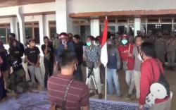 Video Demo Hari Tani di Kantor DPRD Sulawesi Tenggara Ricuh