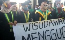 Video Mahasiswa IAIN di Cirebon Demo Wisuda Digelar Online