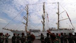 Keliling Indonesia, KRI Bima Suci Bawa Bantuan Sembako ke Pulau-Pulau Terluar