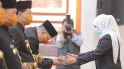 Kukuhkan 6 Pjs Bupati dan Wali Kota di Jatim, Ini Pesan dan Harapan Gubernur Khofifah